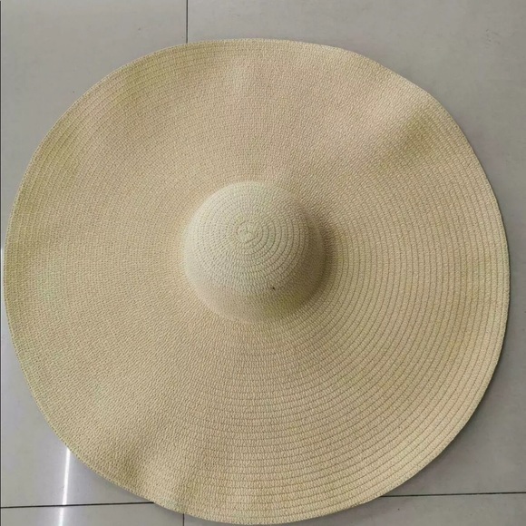 Huge hat wide brimmed straw beige resort beach - Picture 6 of 13
